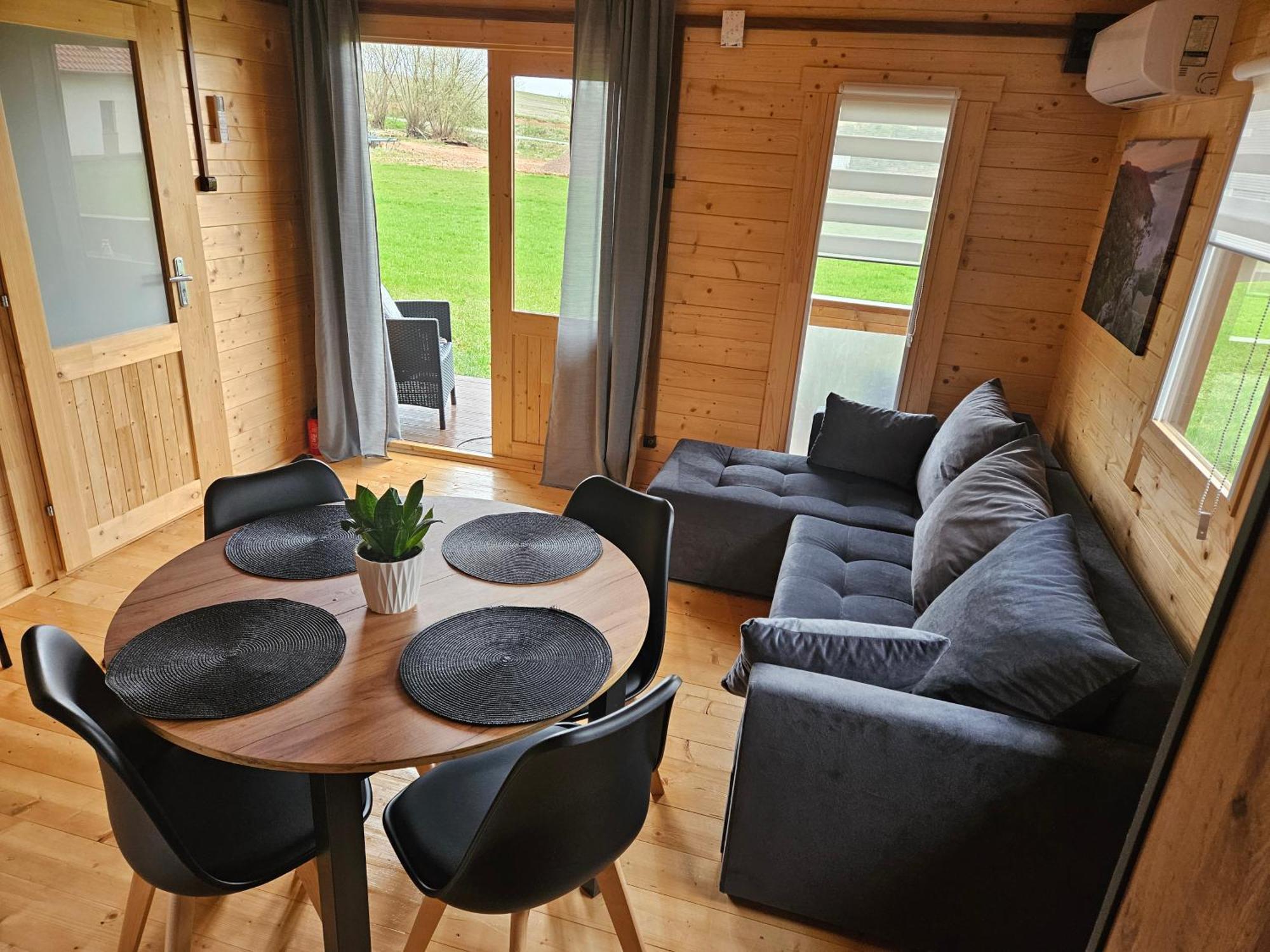 Holiday home Letniskowe Przy Straznicy *